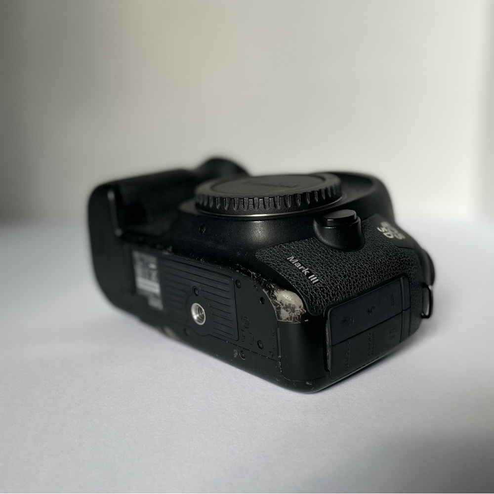 Canon 5d MkIII camera - Picture 5 of 7
